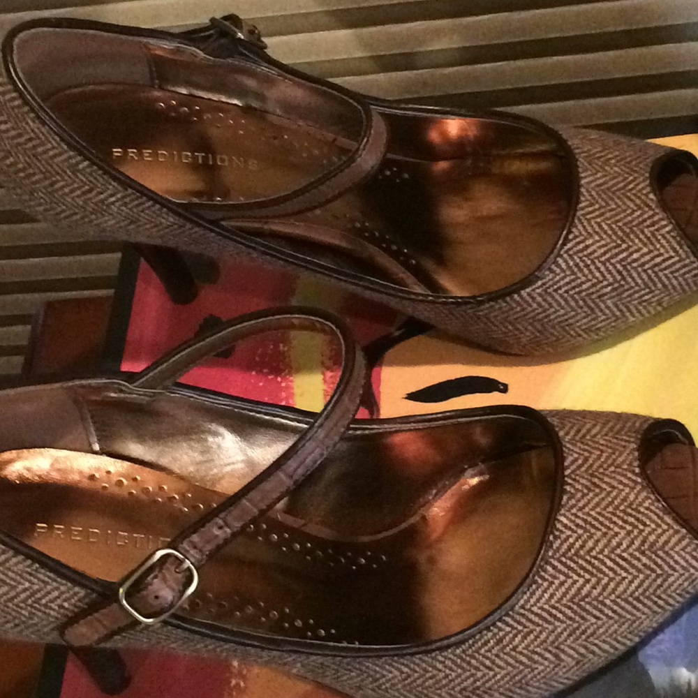 Shoes - Picture 4 of 7